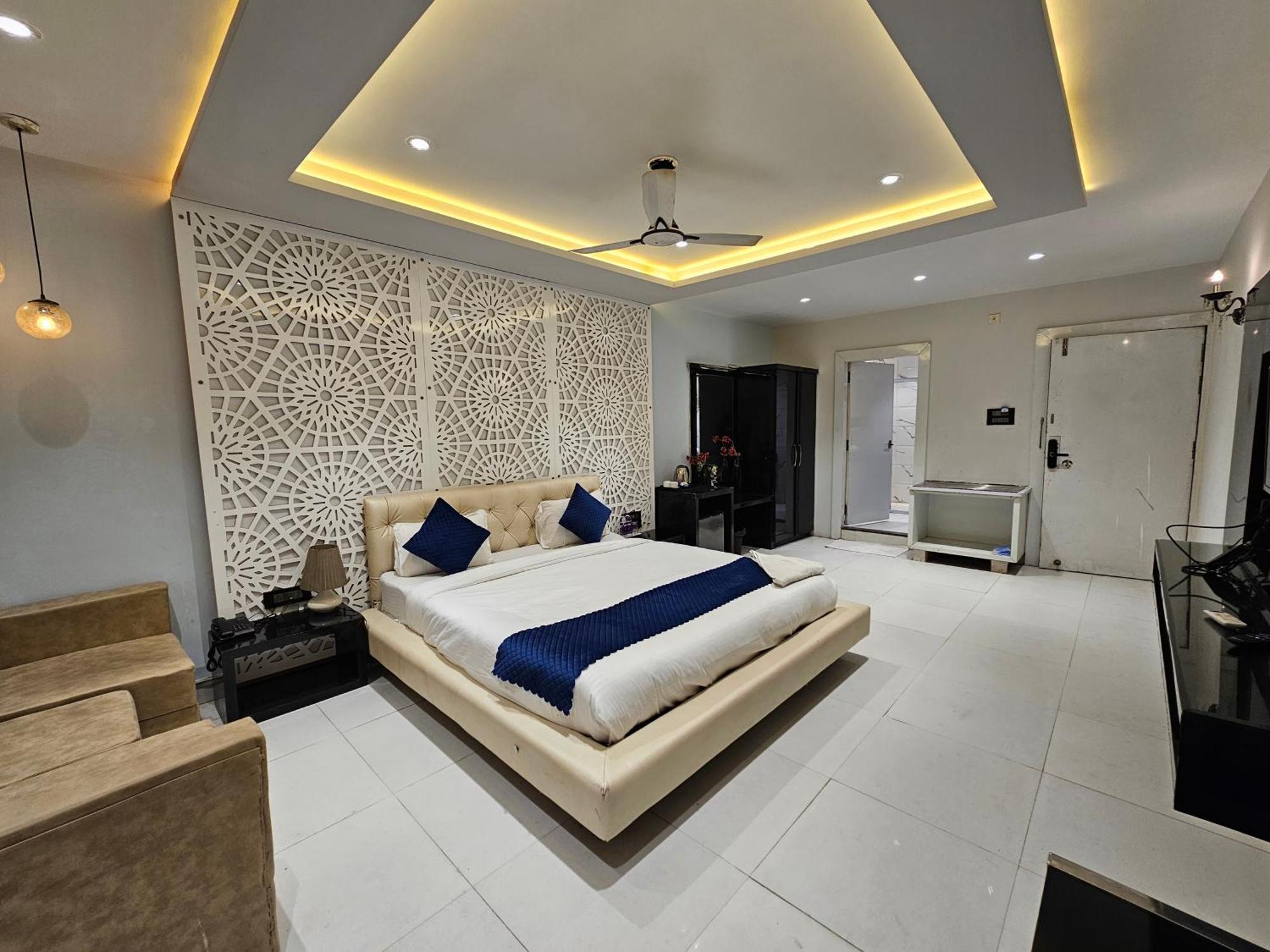 Hotel Mk Vivanta Gwalior Exterior photo