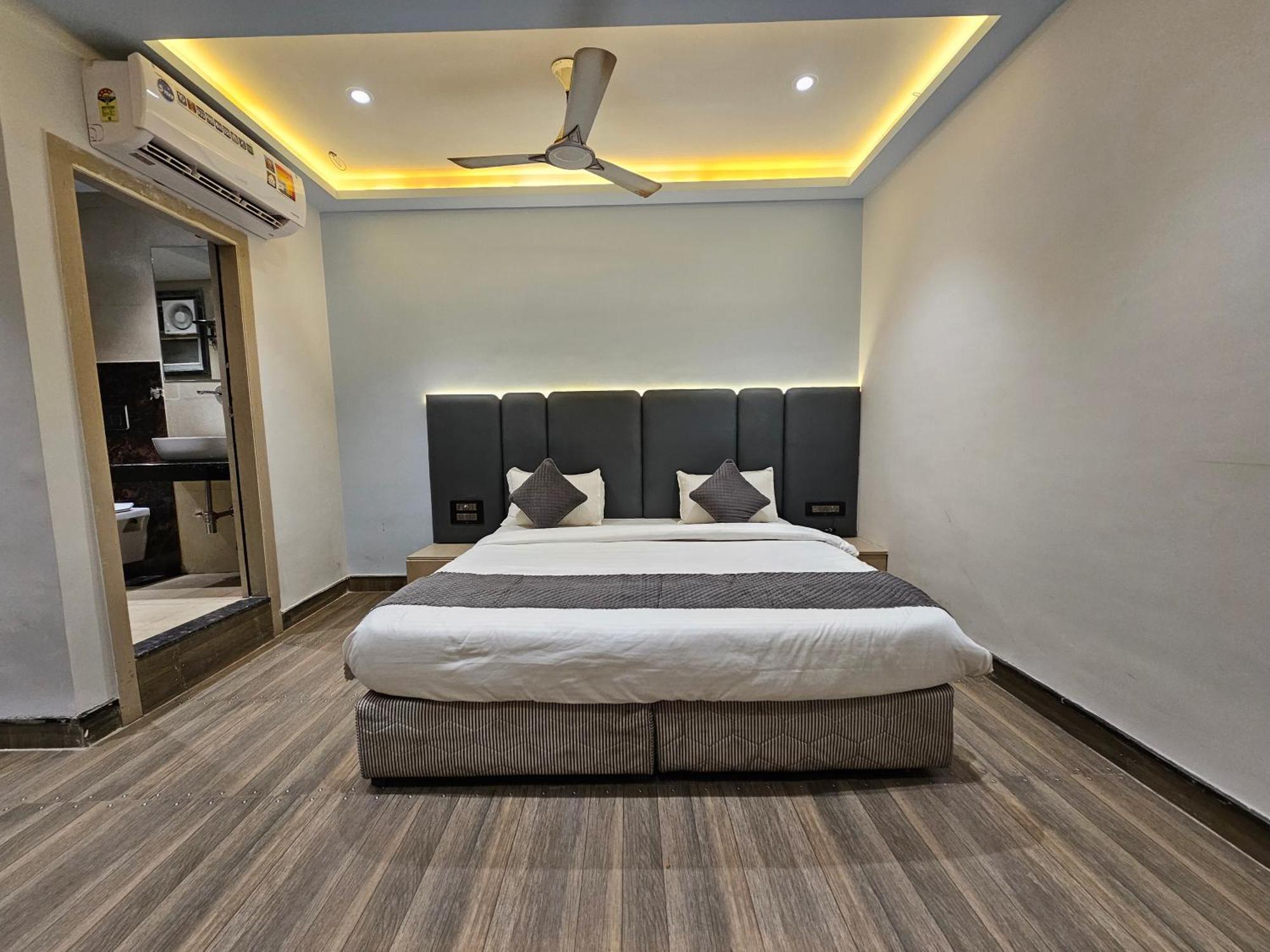 Hotel Mk Vivanta Gwalior Exterior photo