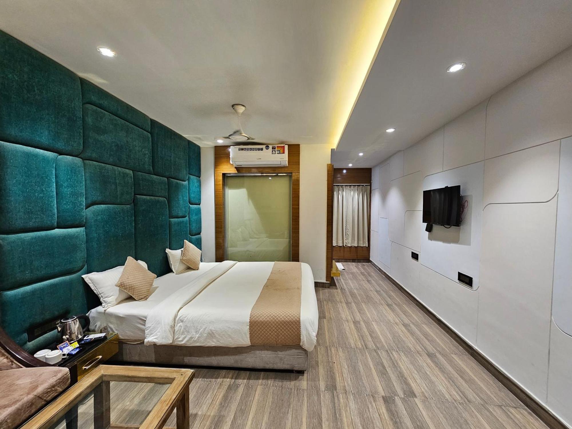 Hotel Mk Vivanta Gwalior Exterior photo