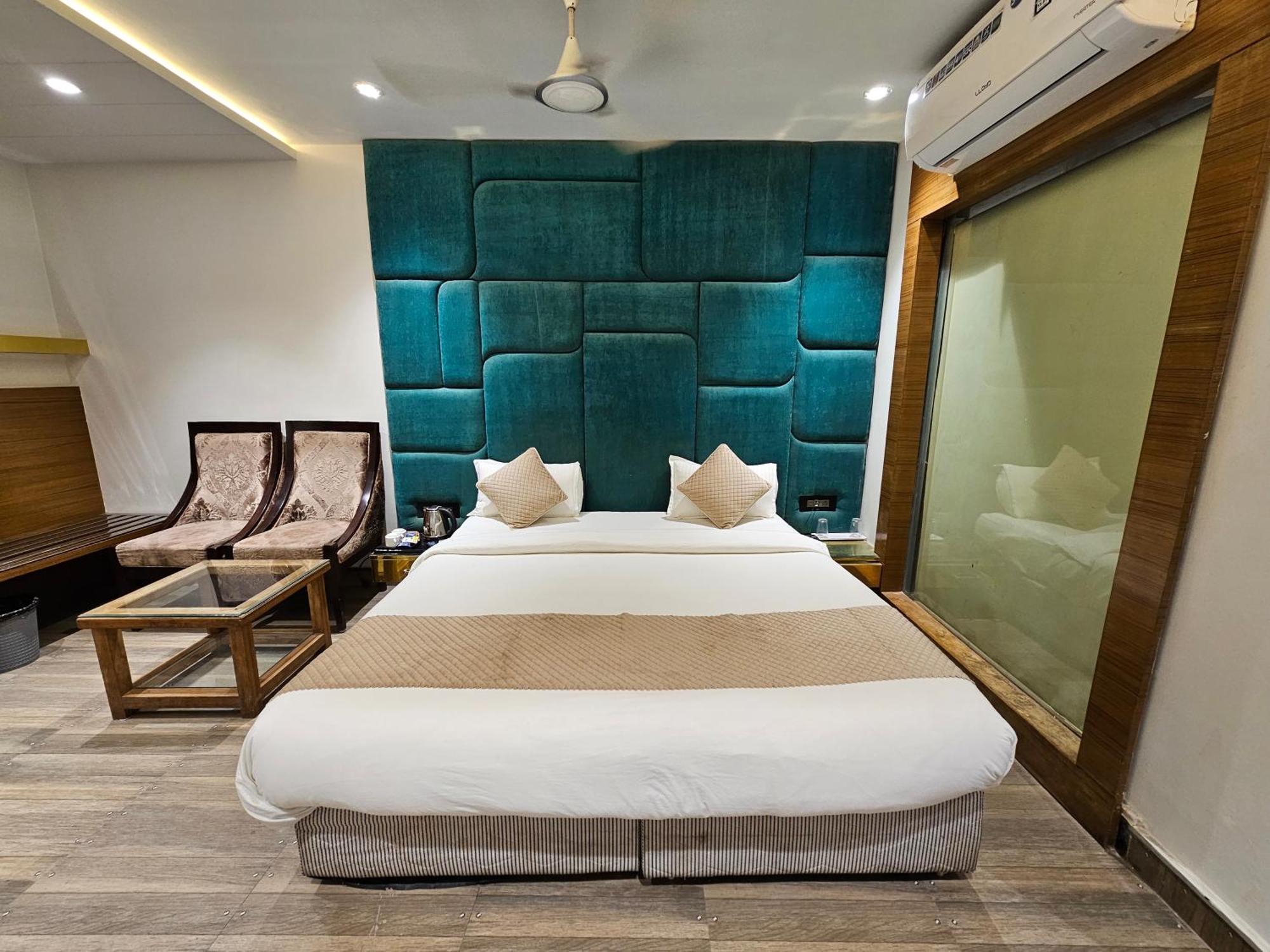 Hotel Mk Vivanta Gwalior Exterior photo